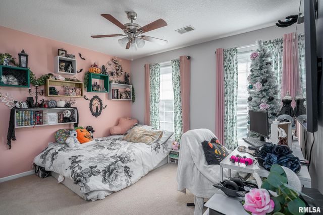 76 PARK VIEW Drive, Eldridge, IA 52748