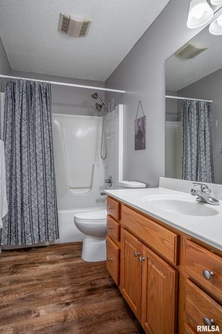 76 PARK VIEW Drive, Eldridge, IA 52748