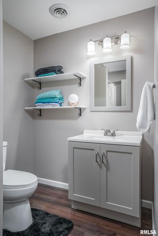 76 PARK VIEW Drive, Eldridge, IA 52748