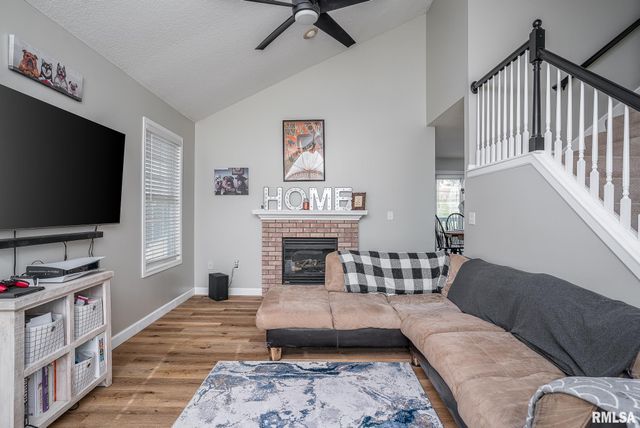 76 PARK VIEW Drive, Eldridge, IA 52748