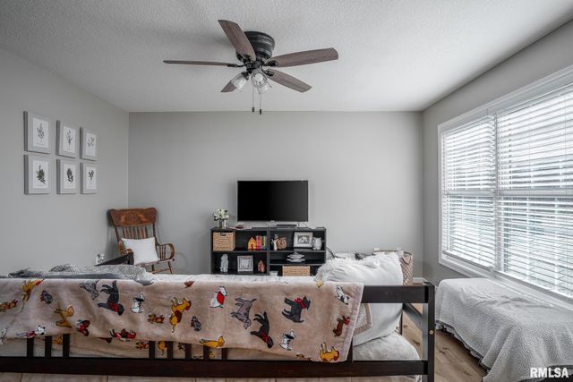 76 PARK VIEW Drive, Eldridge, IA 52748