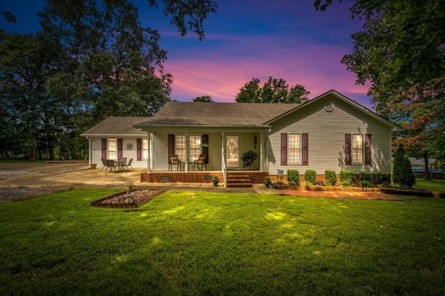 502 Bob Hollow Rd, Burns, TN 37029