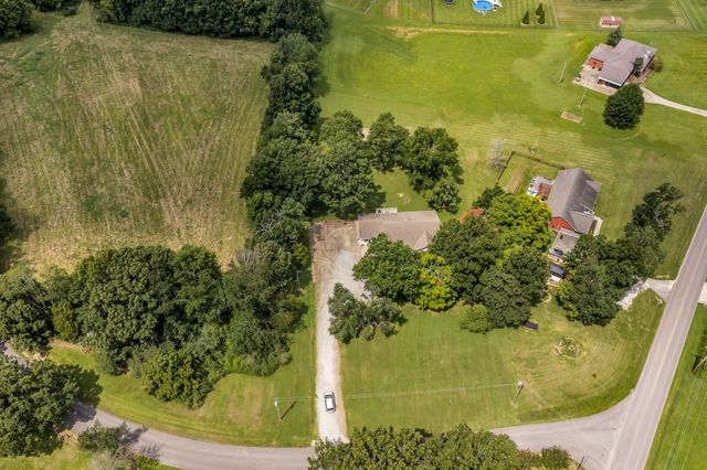 502 Bob Hollow Rd, Burns, TN 37029