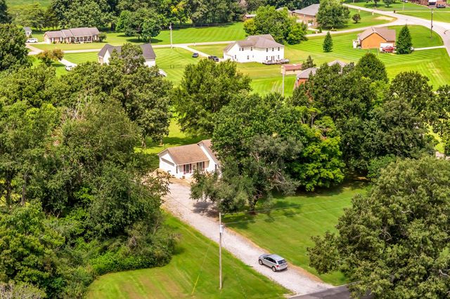 502 Bob Hollow Rd, Burns, TN 37029