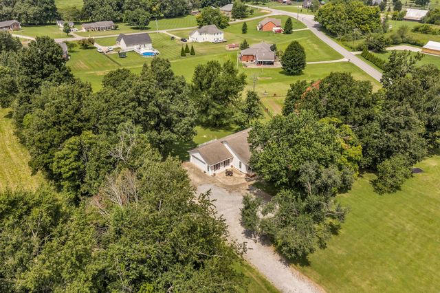 502 Bob Hollow Rd, Burns, TN 37029