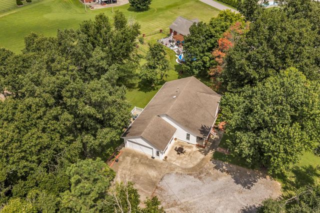 502 Bob Hollow Rd, Burns, TN 37029