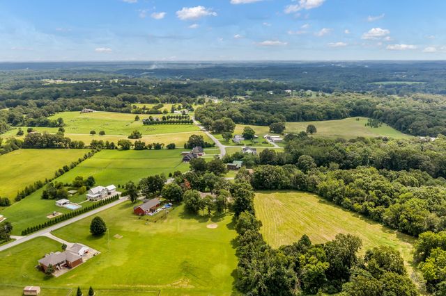 502 Bob Hollow Rd, Burns, TN 37029