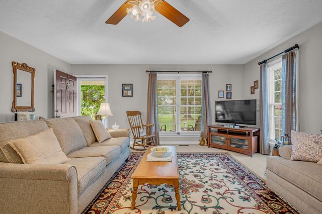 502 Bob Hollow Rd, Burns, TN 37029