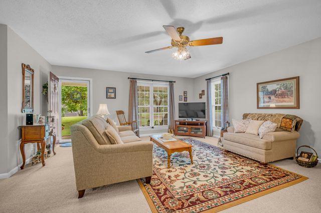 502 Bob Hollow Rd, Burns, TN 37029