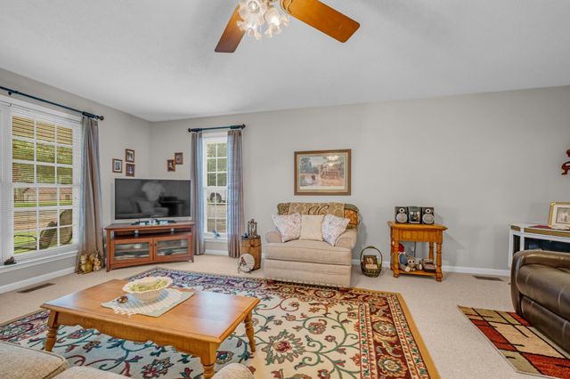 502 Bob Hollow Rd, Burns, TN 37029