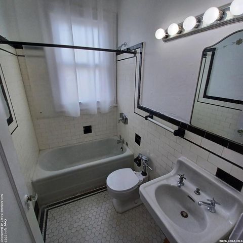 215 W Magnolia Ave Apt C, San Antonio, TX 78212