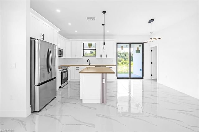 433 Rayford ST, Lehigh Acres, FL 33974