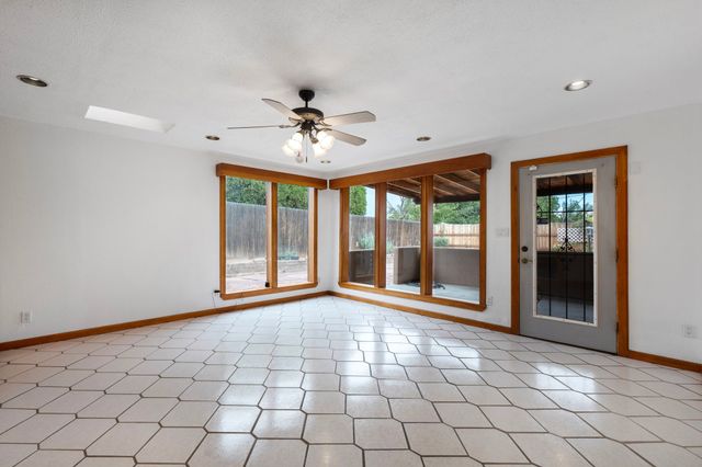 2404 Calle Loma Bonita, Santa Fe, NM 87507