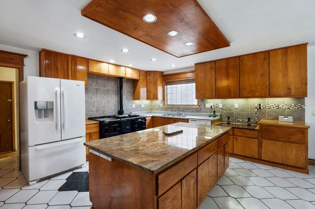 2404 Calle Loma Bonita, Santa Fe, NM 87507