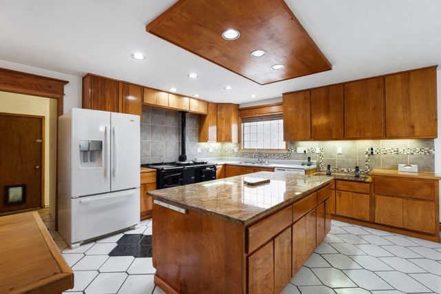 2404 Calle Loma Bonita, Santa Fe, NM 87507