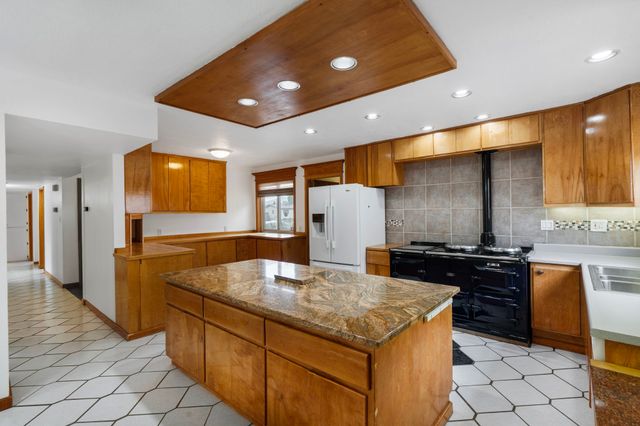 2404 Calle Loma Bonita, Santa Fe, NM 87507
