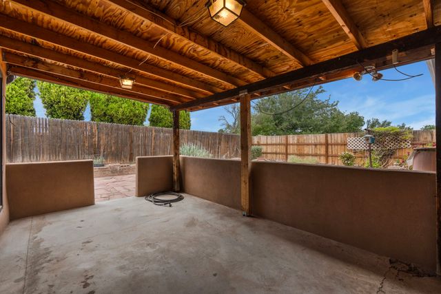 2404 Calle Loma Bonita, Santa Fe, NM 87507