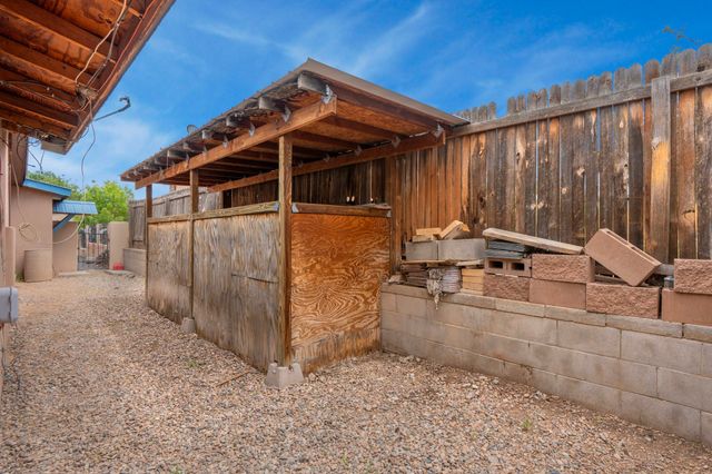 2404 Calle Loma Bonita, Santa Fe, NM 87507