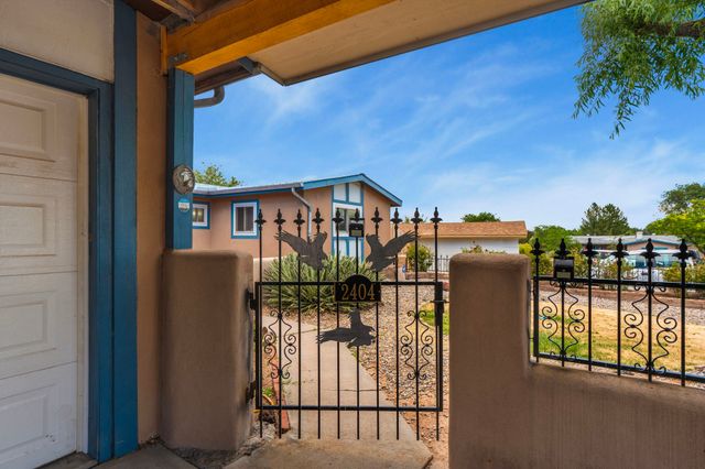 2404 Calle Loma Bonita, Santa Fe, NM 87507