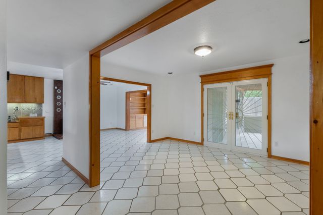 2404 Calle Loma Bonita, Santa Fe, NM 87507
