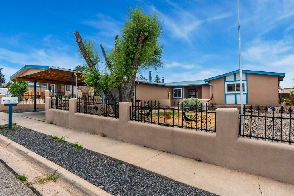2404 Calle Loma Bonita, Santa Fe, NM 87507