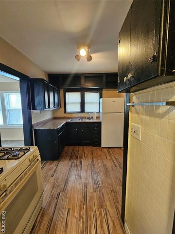 8033 Jackson Avenue, Warren, MI 48089