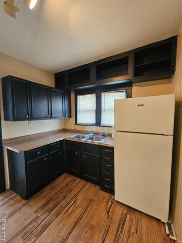8033 Jackson Avenue, Warren, MI 48089