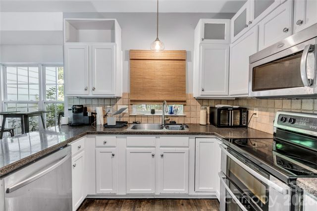 9423 Willow Tree Lane, Charlotte, NC 28277
