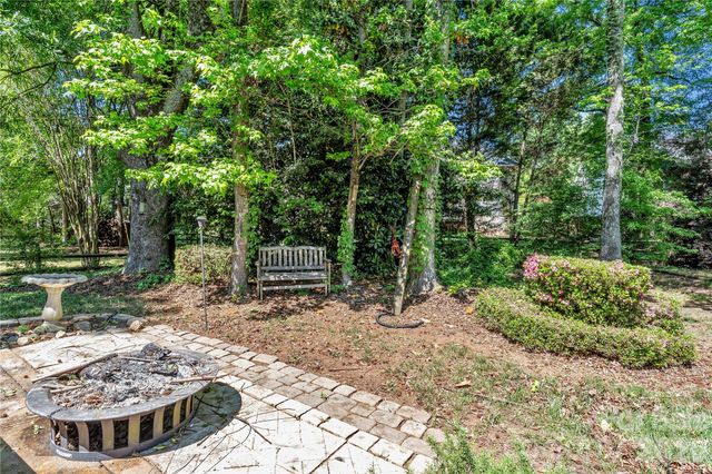 9423 Willow Tree Lane, Charlotte, NC 28277