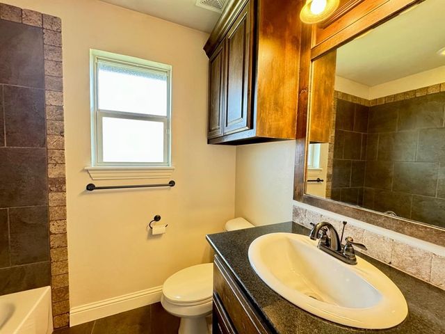 17225 Ridgewood Drive, Edmond, OK 73012