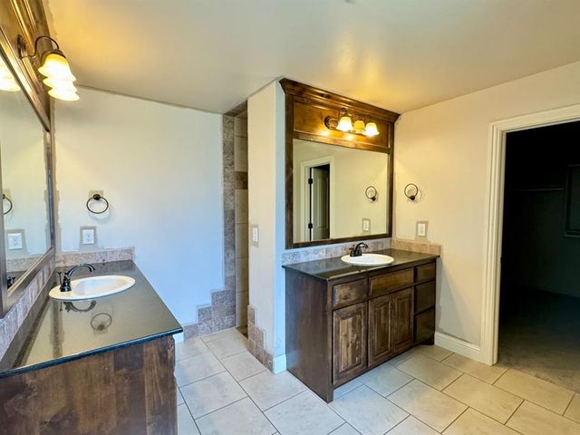 17225 Ridgewood Drive, Edmond, OK 73012