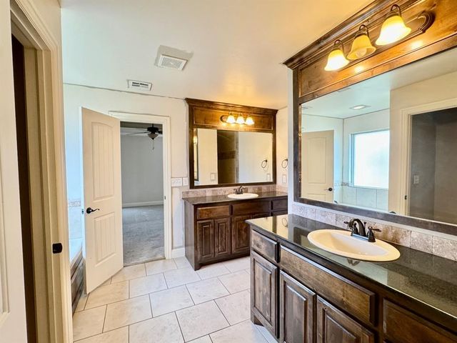 17225 Ridgewood Drive, Edmond, OK 73012