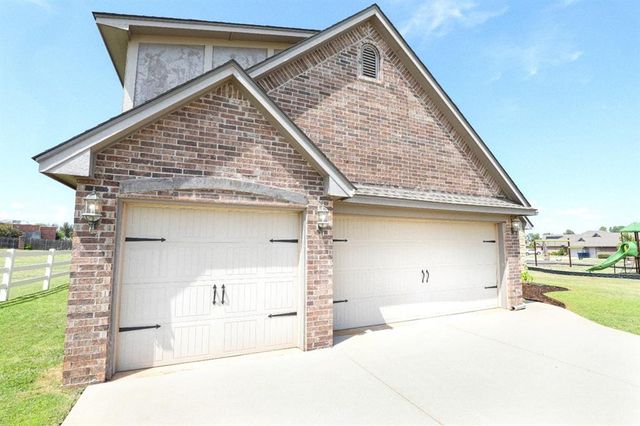 17225 Ridgewood Drive, Edmond, OK 73012
