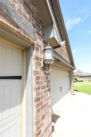 17225 Ridgewood Drive, Edmond, OK 73012
