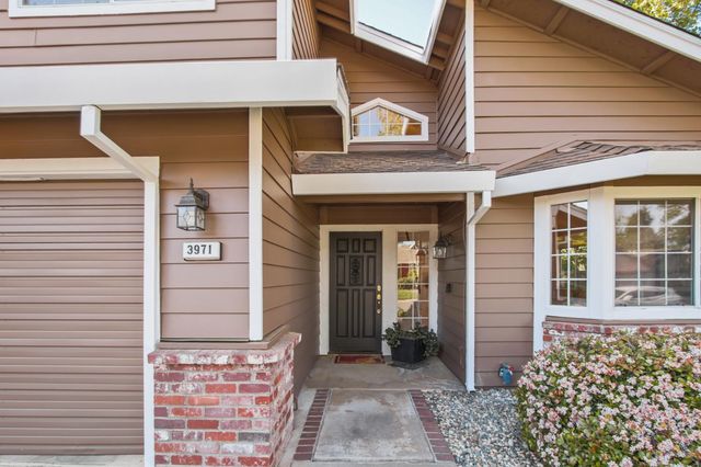 3971 Woodpointe Cir, Sacramento, CA 95821