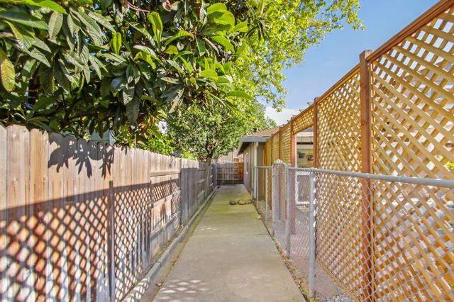 3971 Woodpointe Cir, Sacramento, CA 95821