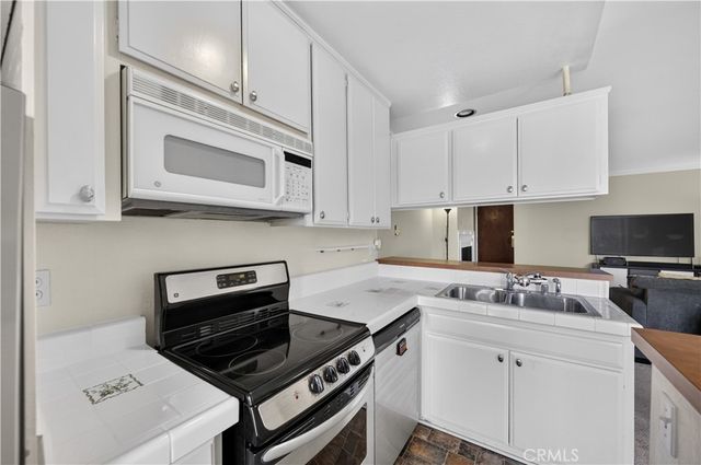 6151 Orange Street 320, Los Angeles, CA 90048