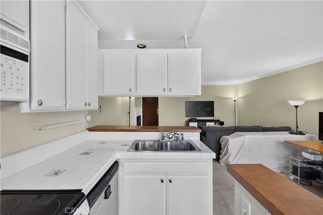 6151 Orange Street 320, Los Angeles, CA 90048