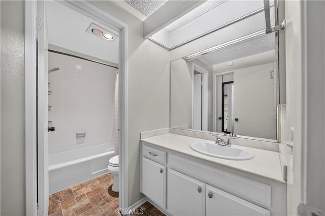 6151 Orange Street 320, Los Angeles, CA 90048