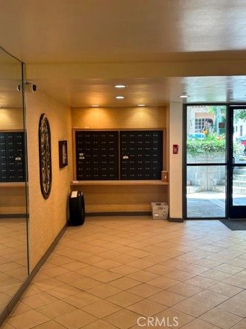 6151 Orange Street 320, Los Angeles, CA 90048