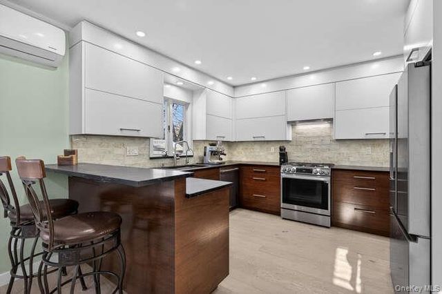 22 Bay Beach Avenue, Bayville, NY 11709