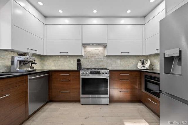 22 Bay Beach Avenue, Bayville, NY 11709