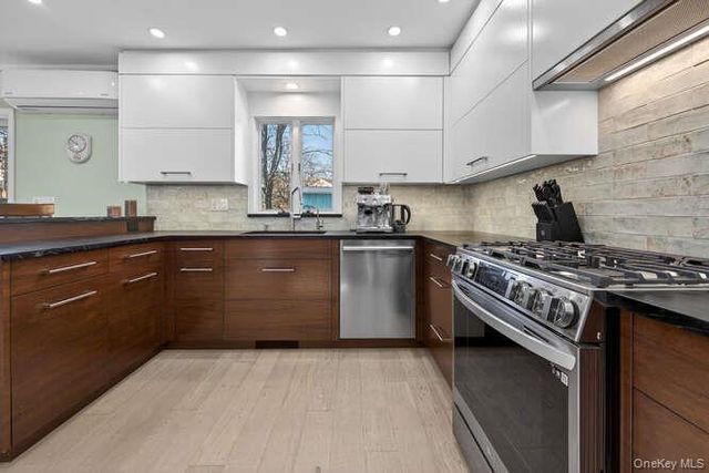 22 Bay Beach Avenue, Bayville, NY 11709