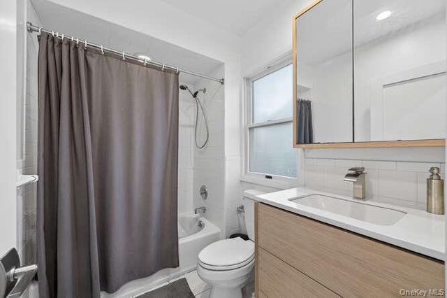 22 Bay Beach Avenue, Bayville, NY 11709