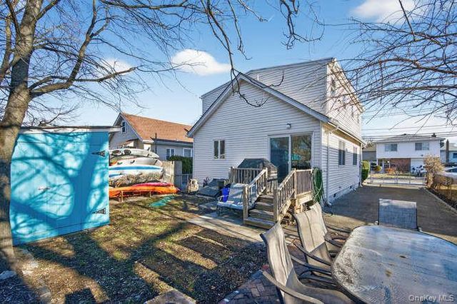 22 Bay Beach Avenue, Bayville, NY 11709