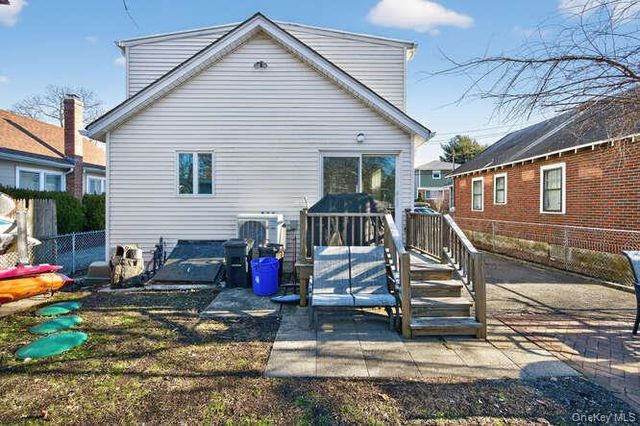 22 Bay Beach Avenue, Bayville, NY 11709