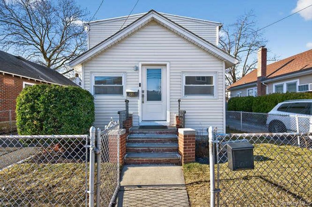 22 Bay Beach Avenue, Bayville, NY 11709