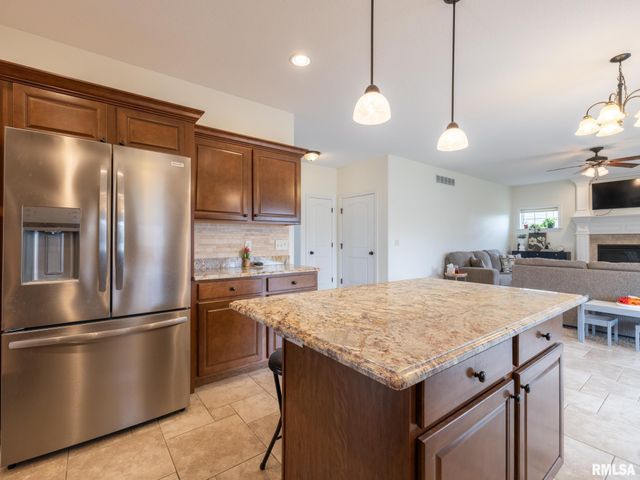 1716 RUSTIC OAK Drive, Washington, IL 61571