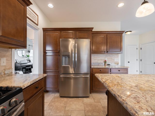1716 RUSTIC OAK Drive, Washington, IL 61571