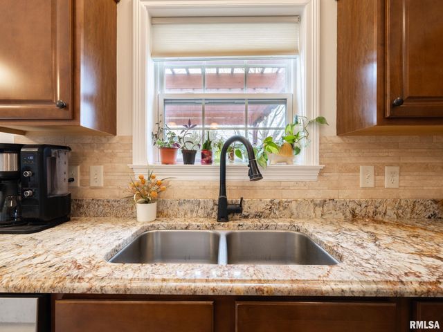 1716 RUSTIC OAK Drive, Washington, IL 61571